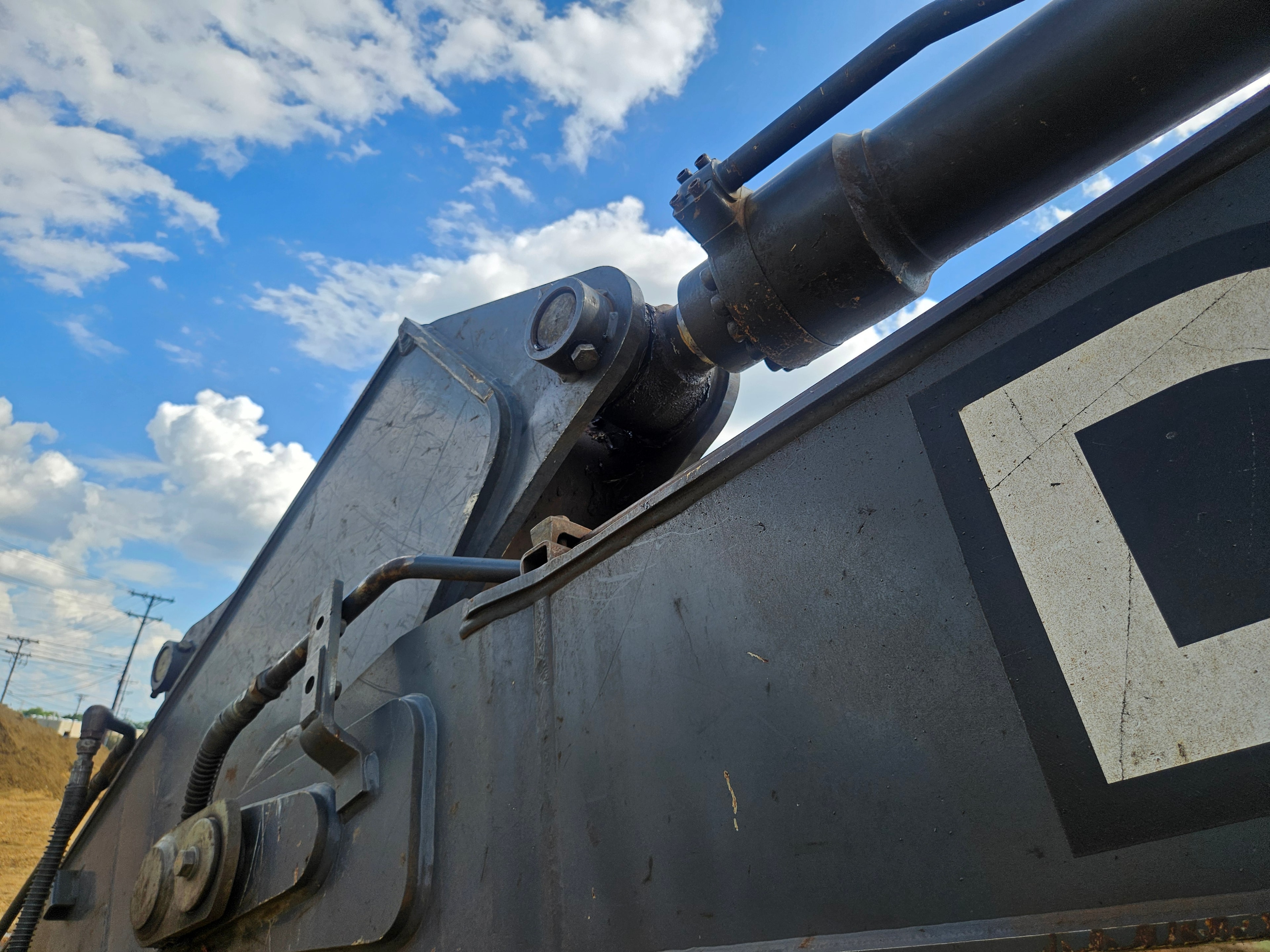 Hydraulic Hitch — Before Cleaning